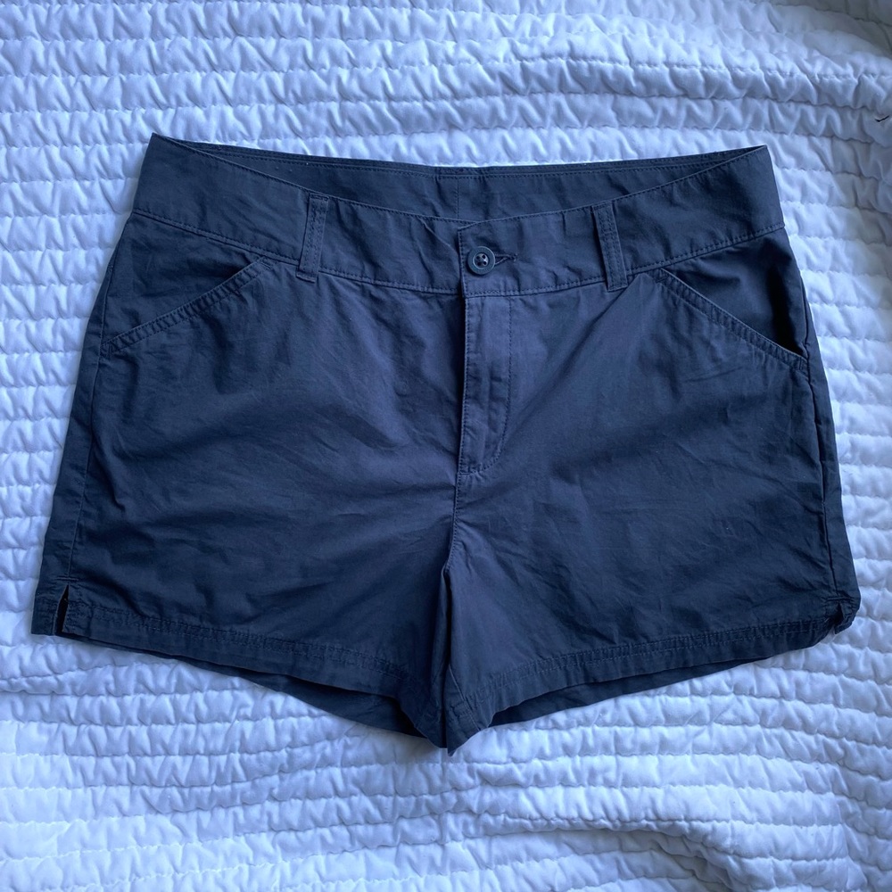 Columbia 100% cotton shorts, women size 10, blue casual with belt loops, pockets